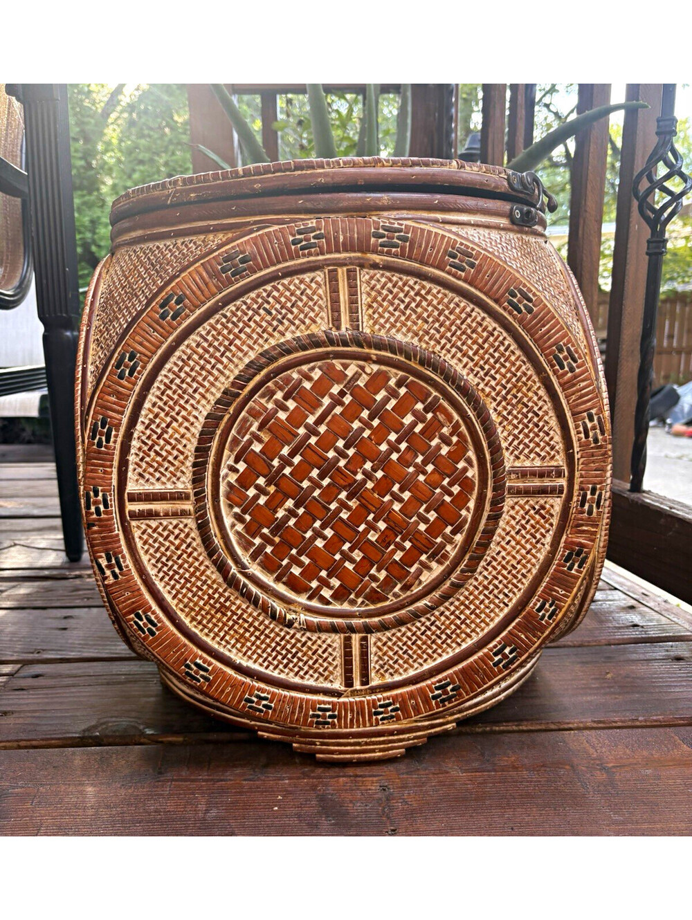 Round Woven Wicker Storage Basket w/ Lid & Metal Latch Brown Beige Black 17in